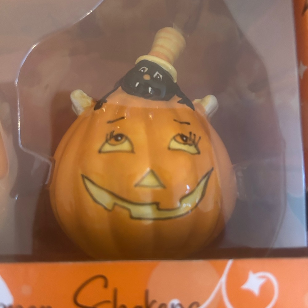 Transpac Pumpkin and Spider Salt and Pepper - Picture 3 of 4